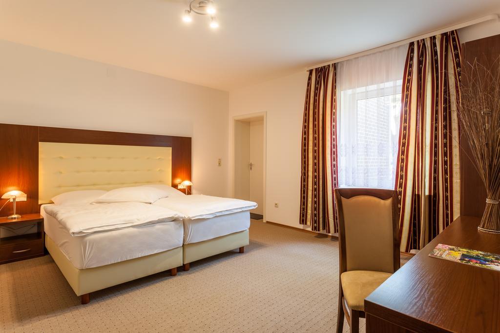 Landhotel Zur Linde 버든 외부 사진
